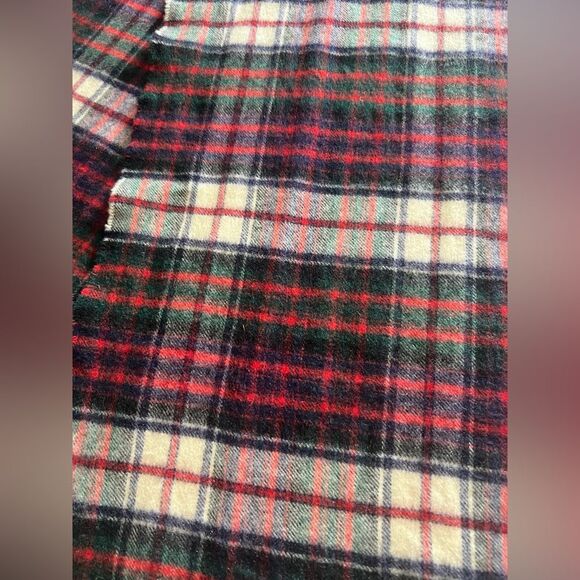 BURBERRY’S Vintage Cashmere Fridge Scarf - Picture 6 of 8